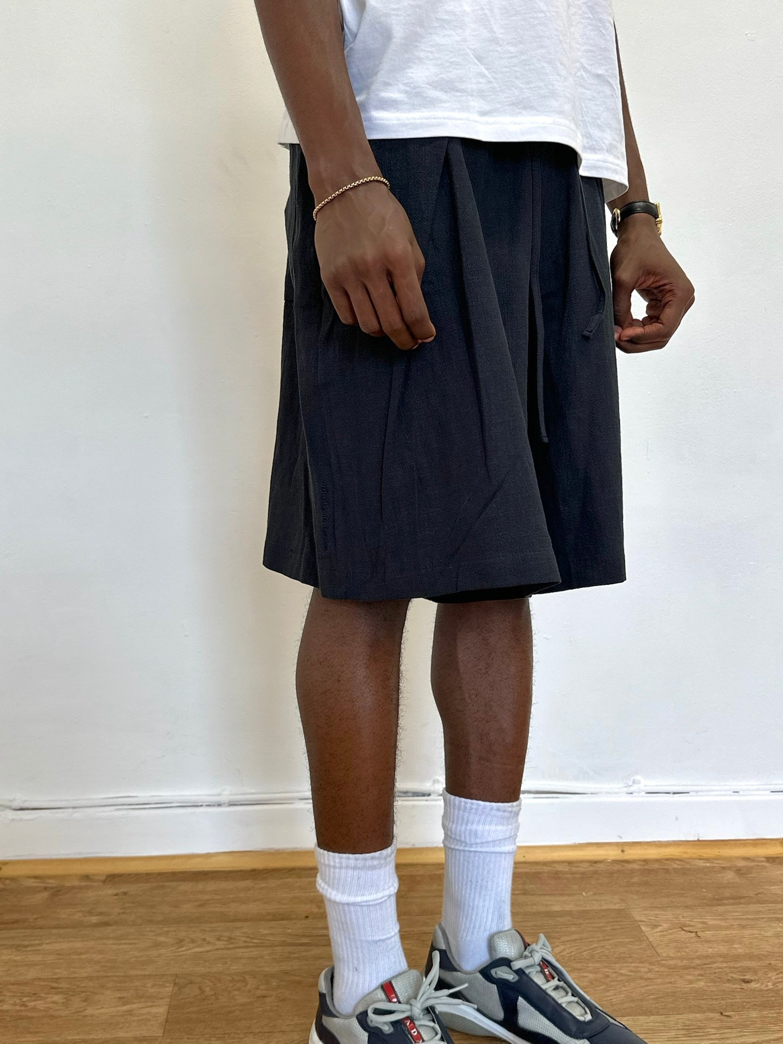 lake short - black linen