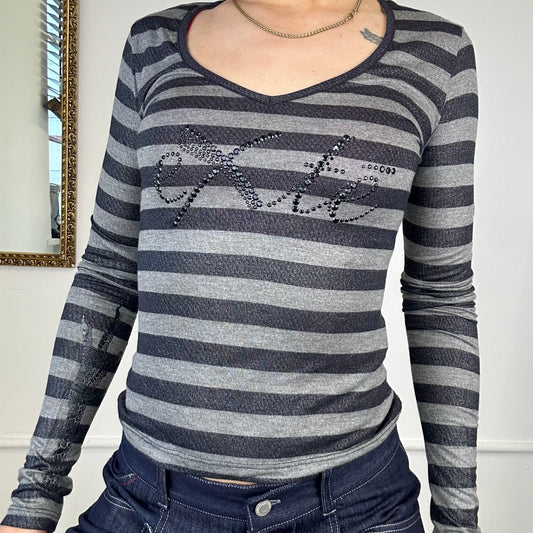 2000's exte long sleeved striped top