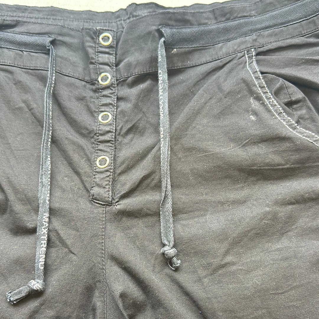 2000's black parachute trousers