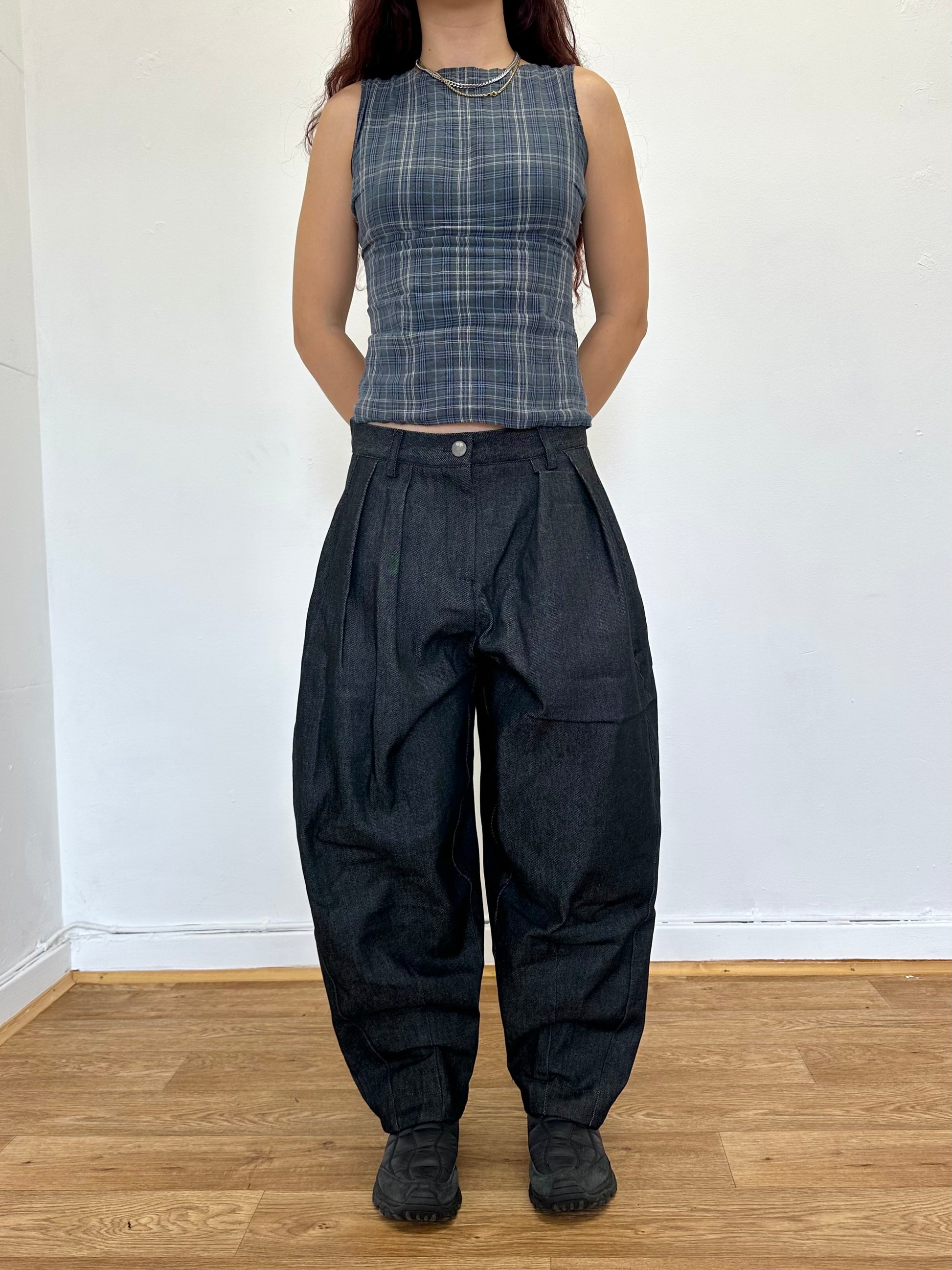 barrel jean - dark grey denim