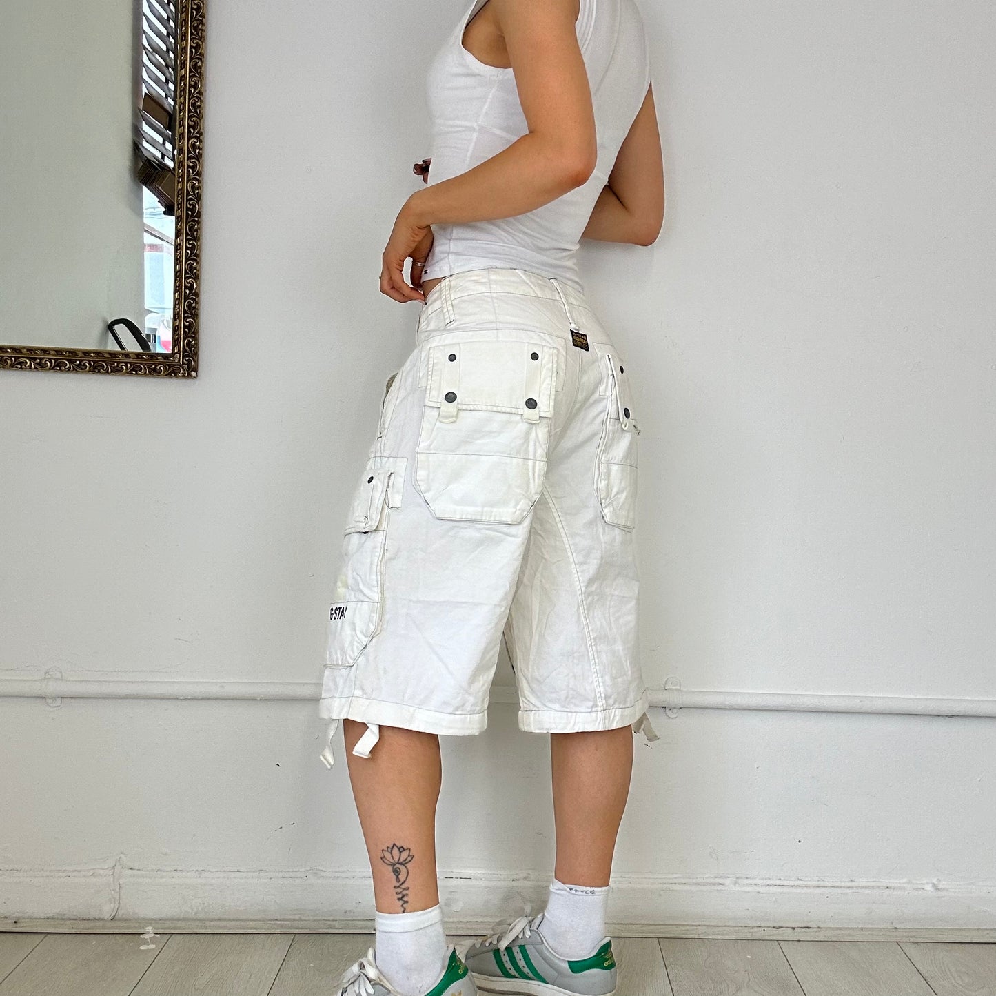 baggy white cargo shorts by g-star