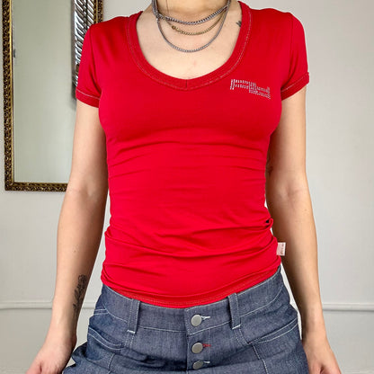 00's red v neck top