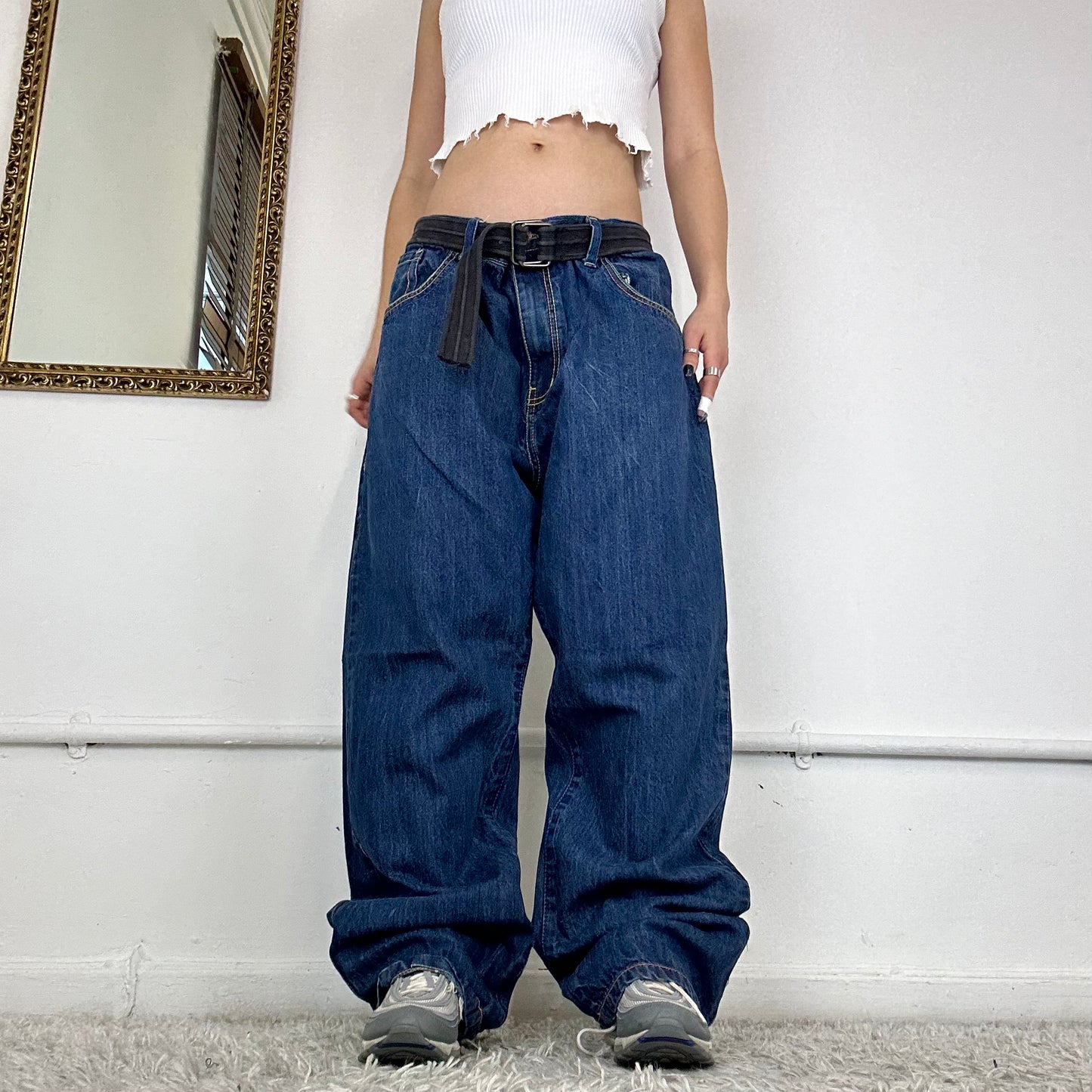 2000's baggy embroidered jeans