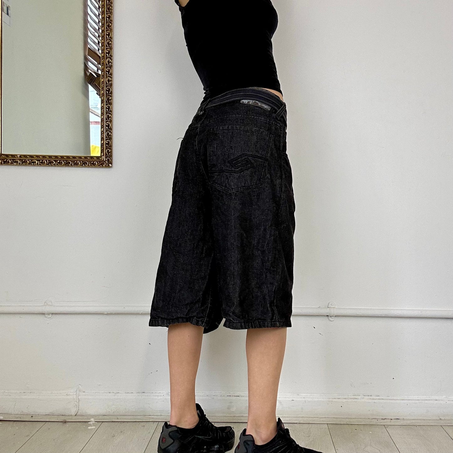 enyce 90's black denim shorts