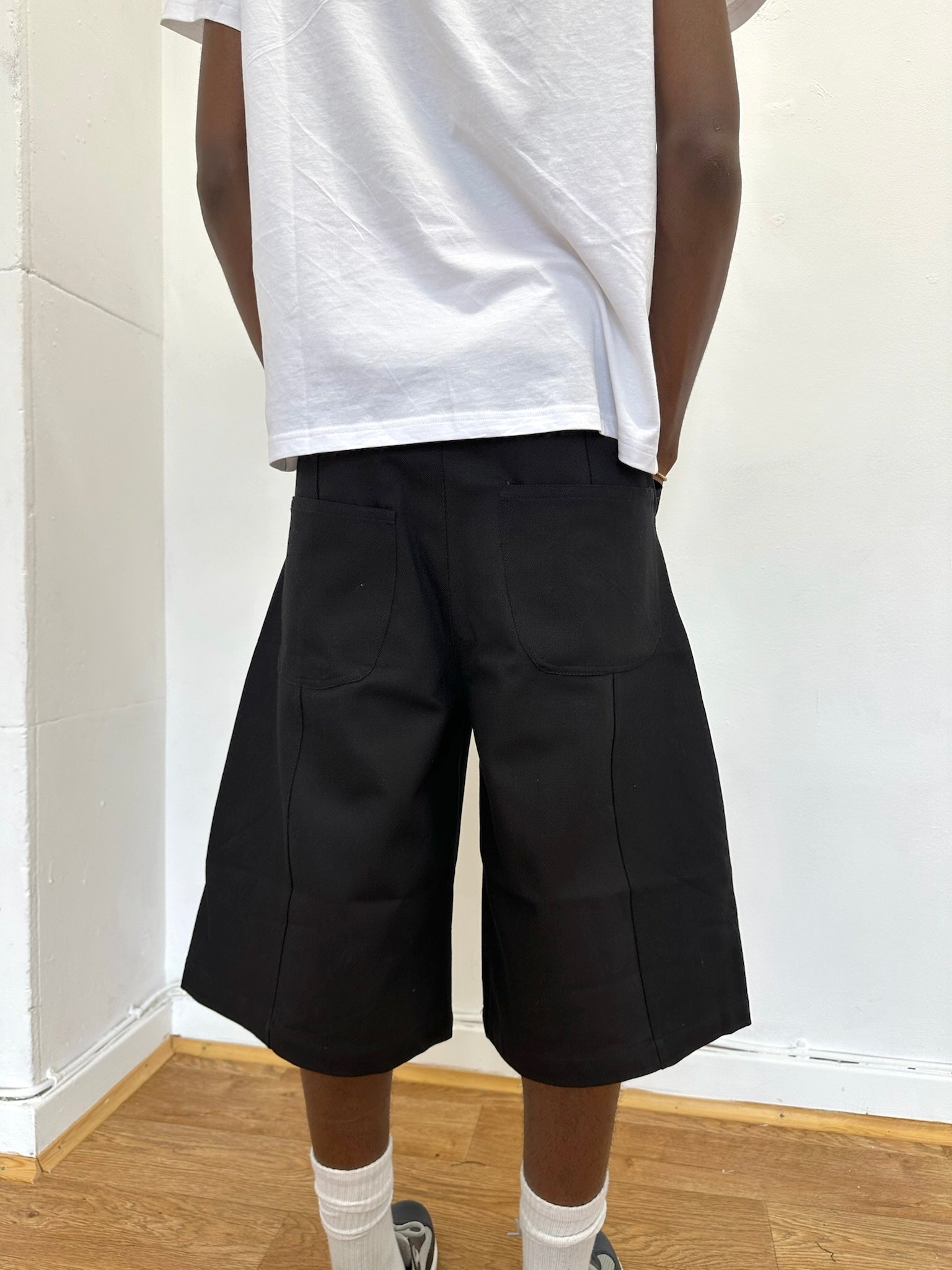 SAMPLE skater short - black denim