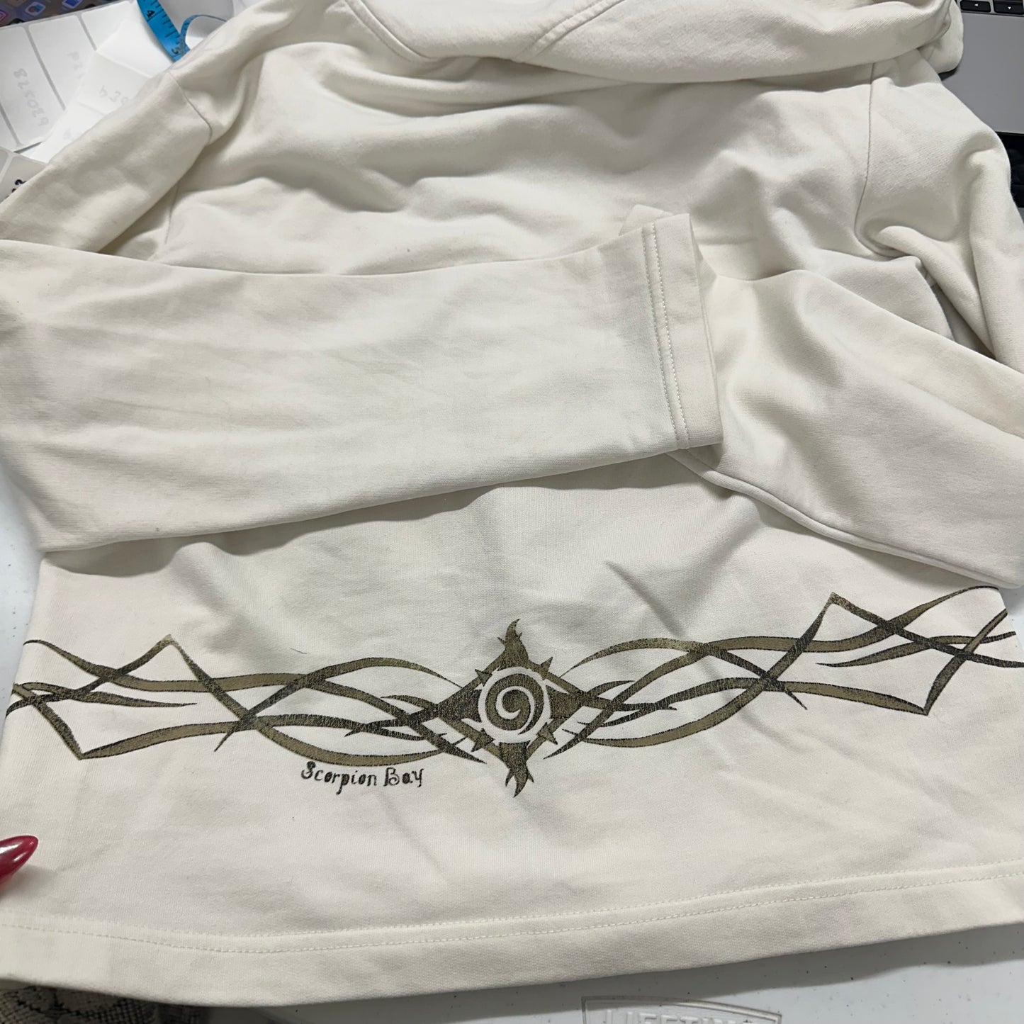 2000's scorpion bay white zip up hoodie