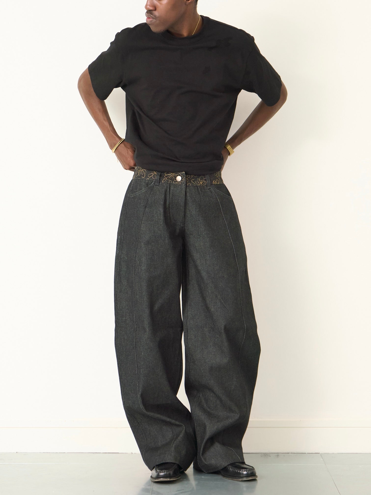 balloon jean - embroidered charcoal denim