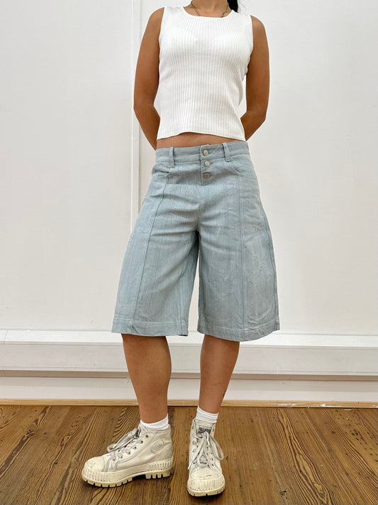 the skater short in light wash denim