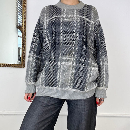 checkered grey knited jumper