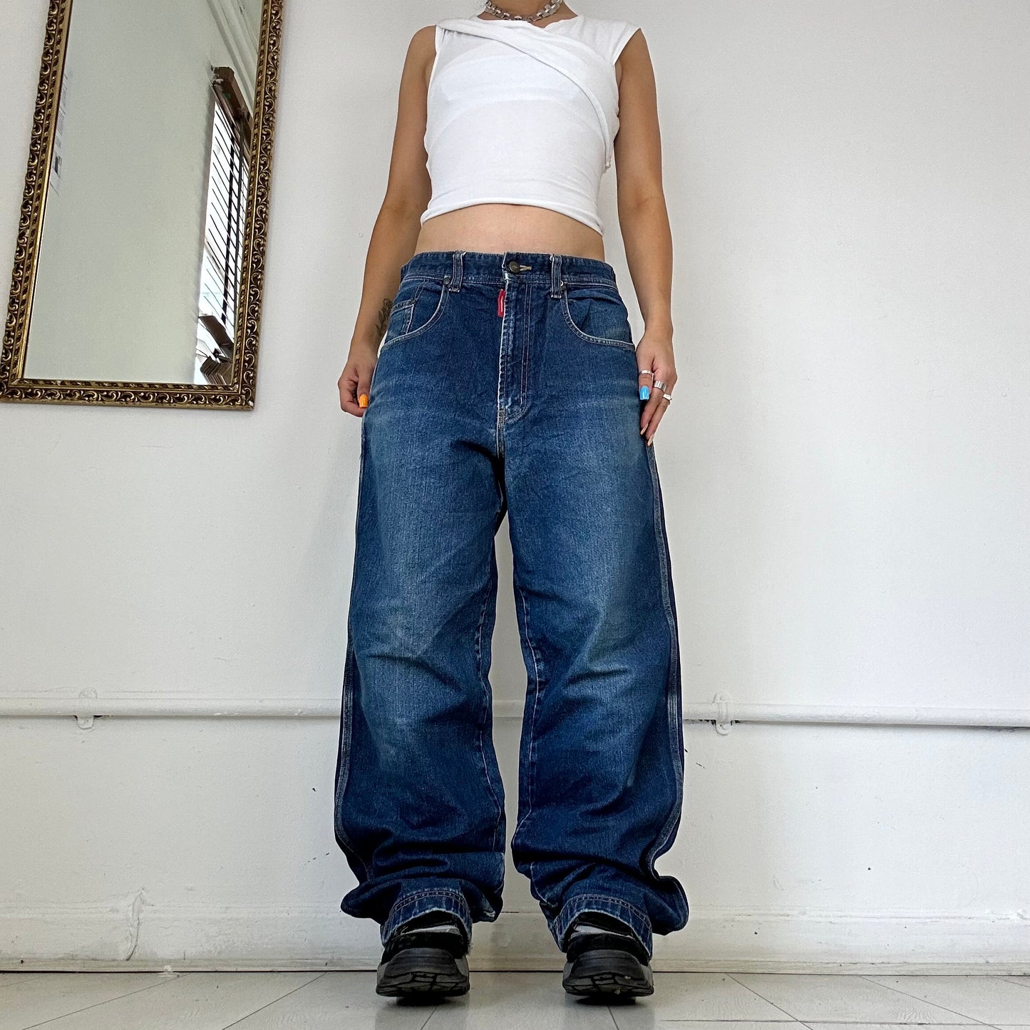 90's baggy mid wash jeans