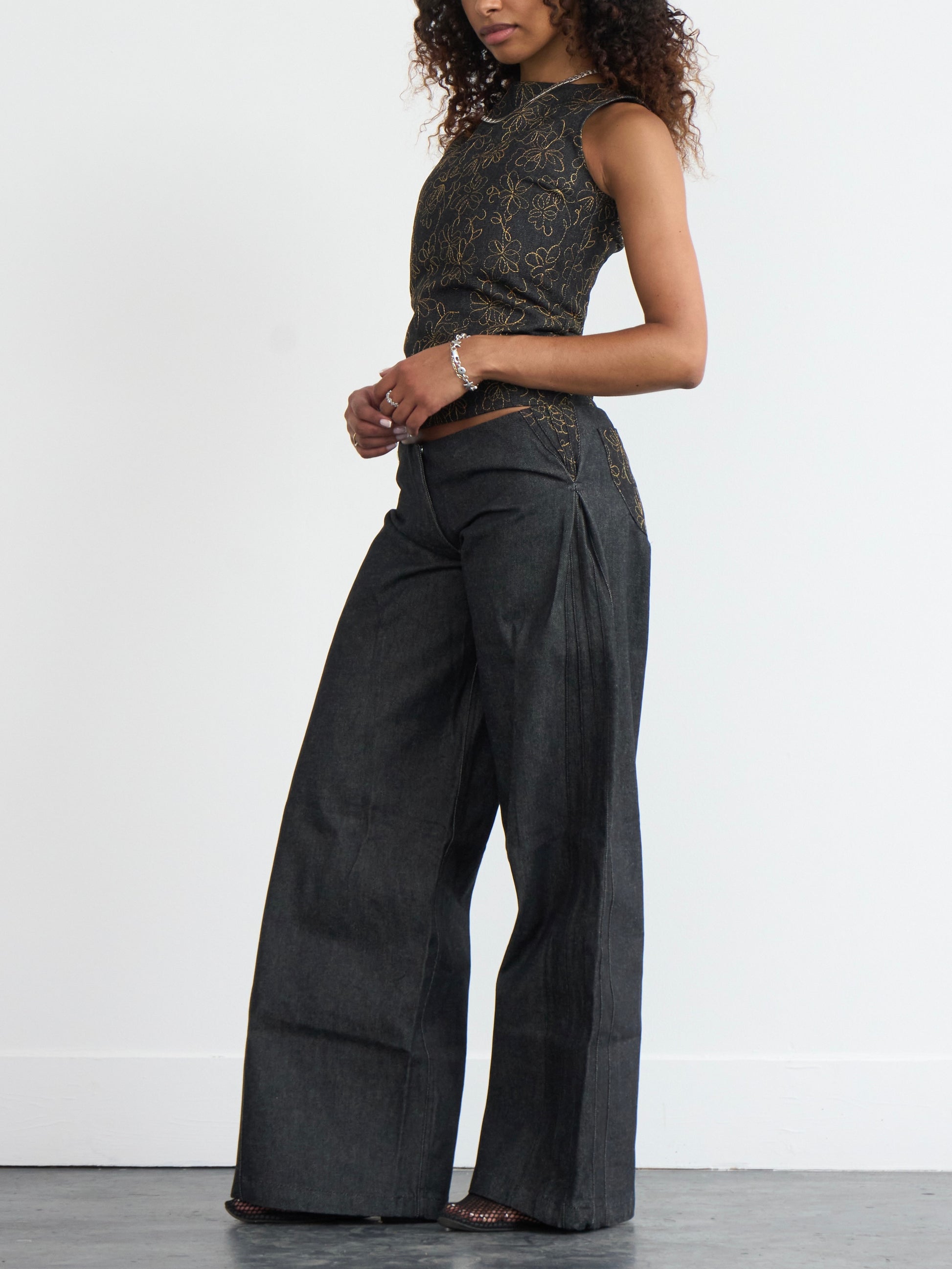 tommy jean - embroidered charcoal denim