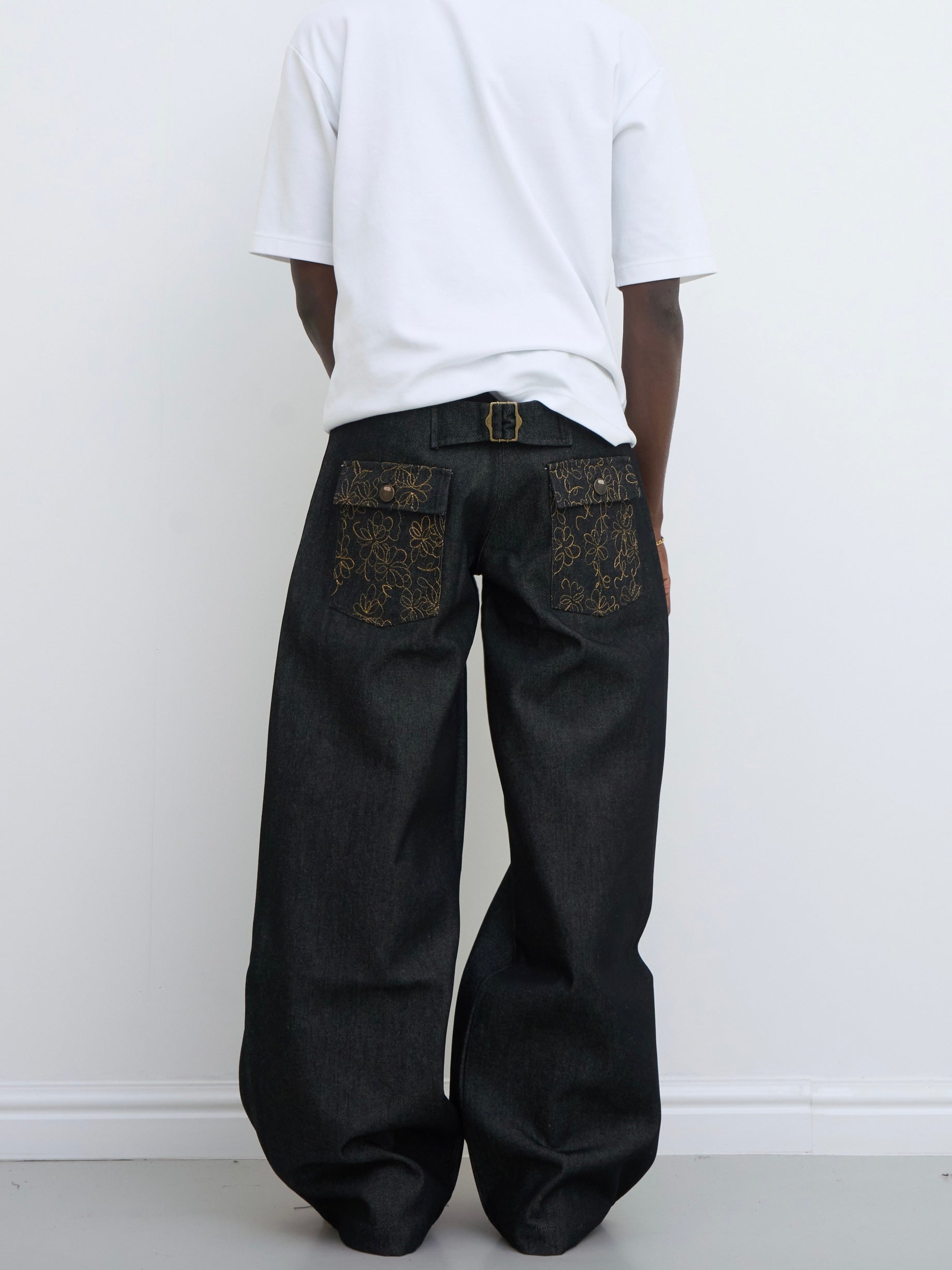 le slouch en denim anthracite brodé