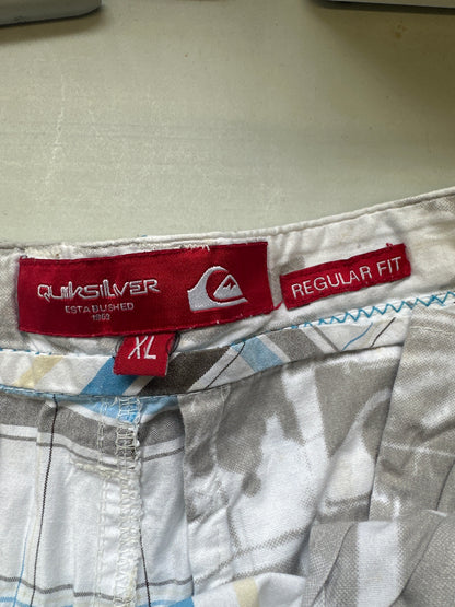 baggy checkered quiksilver shorts