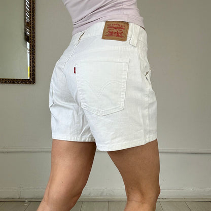 white vintage levi’s shorts