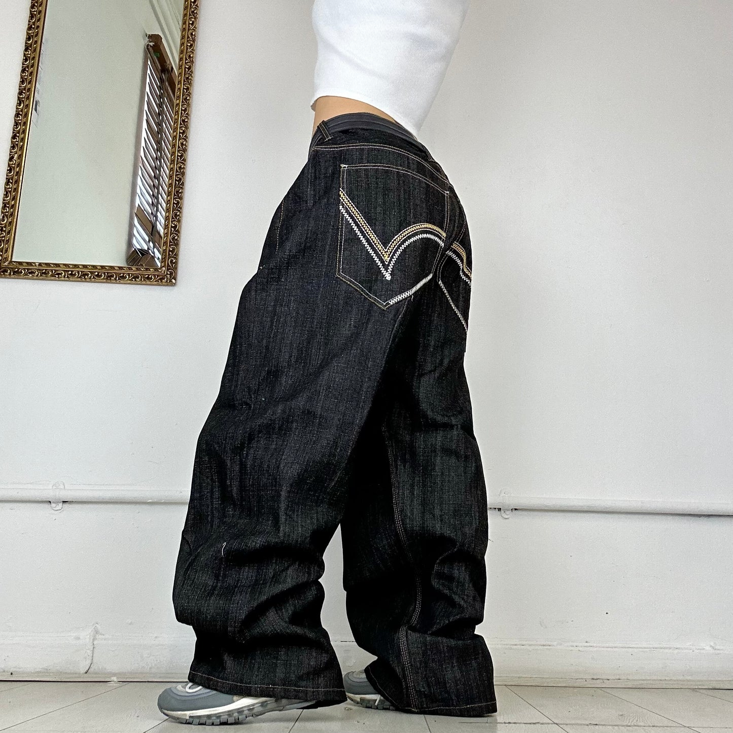 2000's baggy black jeans