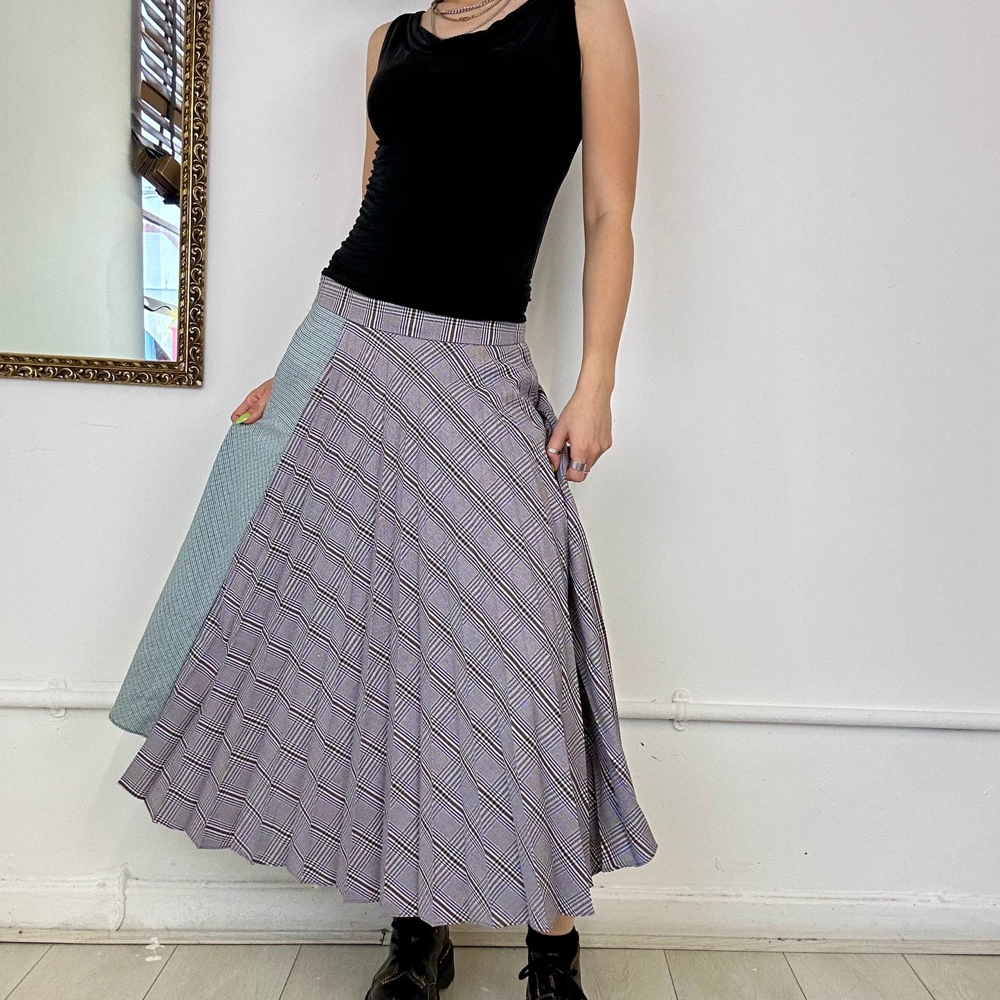 contrast checkered pleated midi skirt