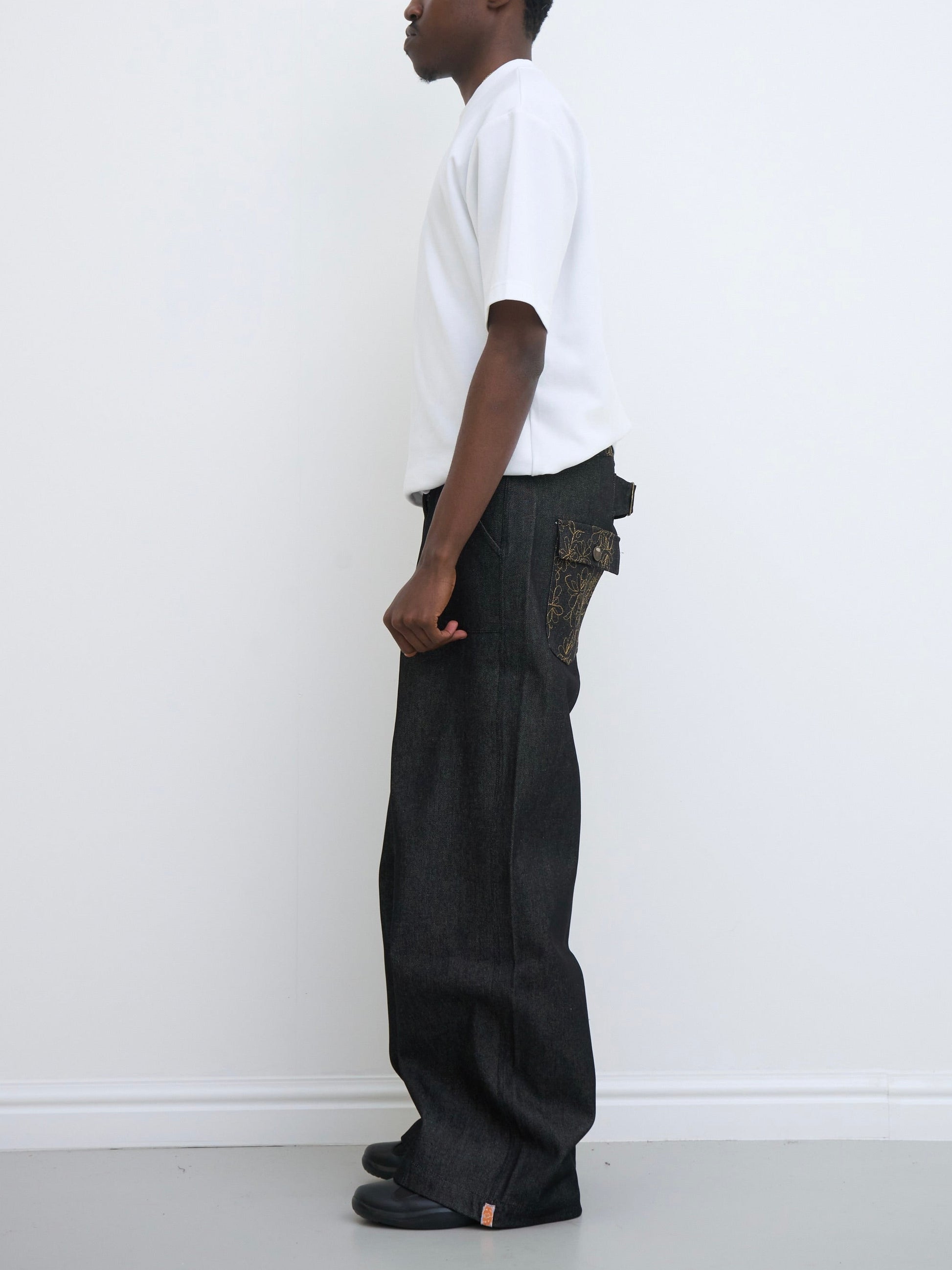 der slouch aus besticktem Denim in Anthrazit