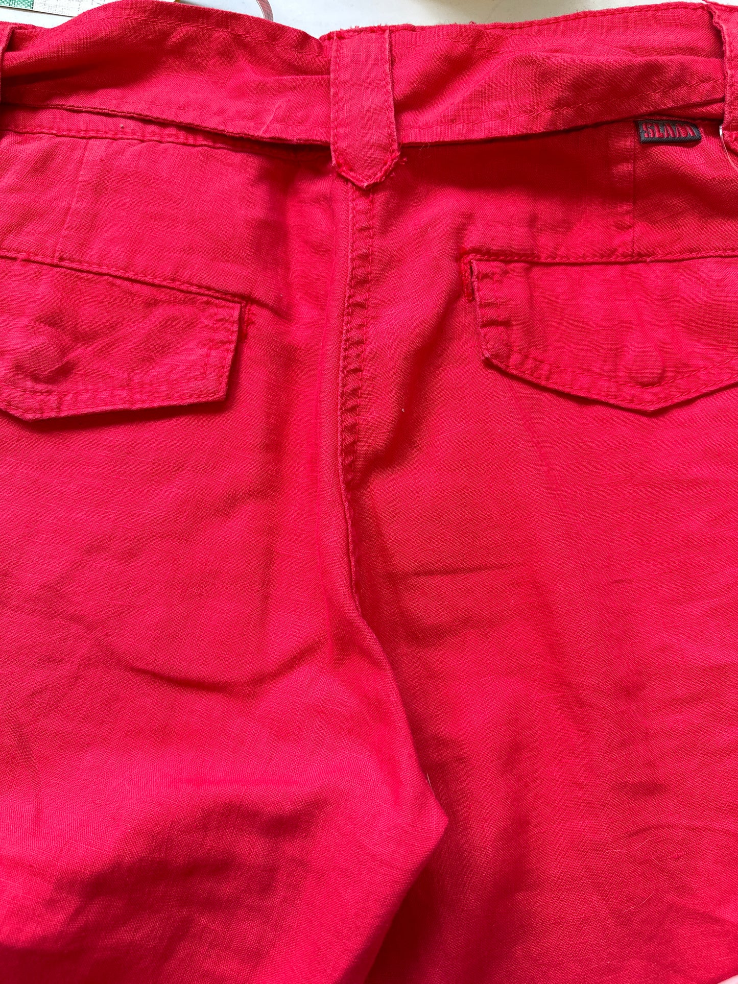 red linen capri trousers