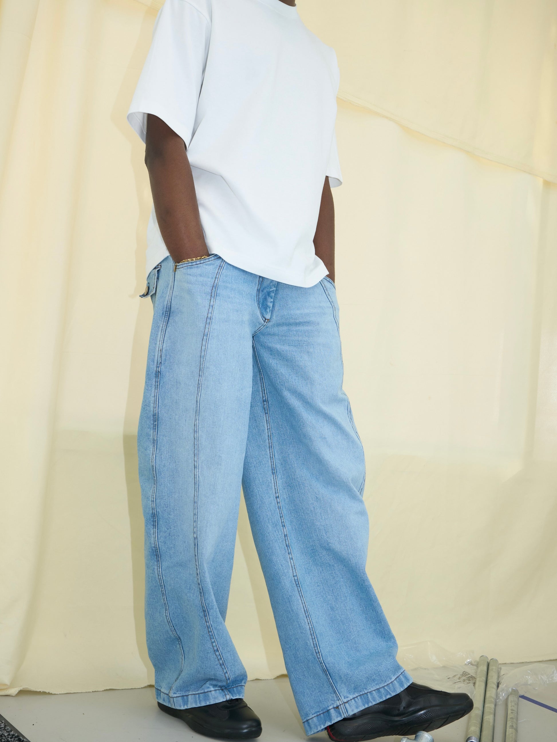 balloon jean - light washed denim