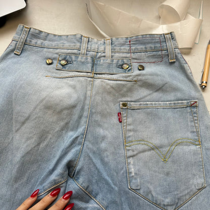 vintage light wash levi's twisted jeans