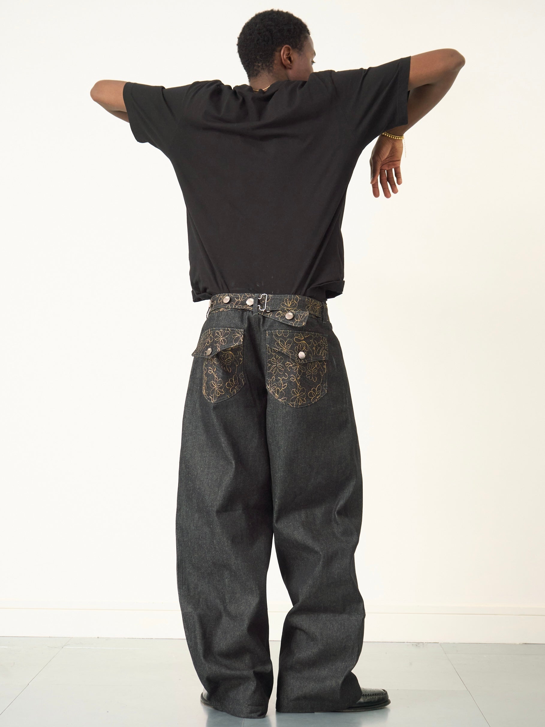 balloon jean - embroidered charcoal denim