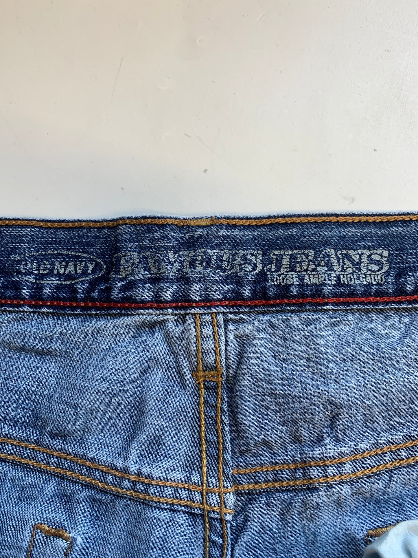 2000's baggy mid wash jeans