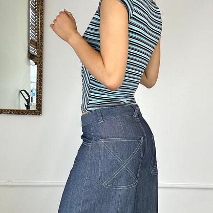 2000's blue striped v neck top