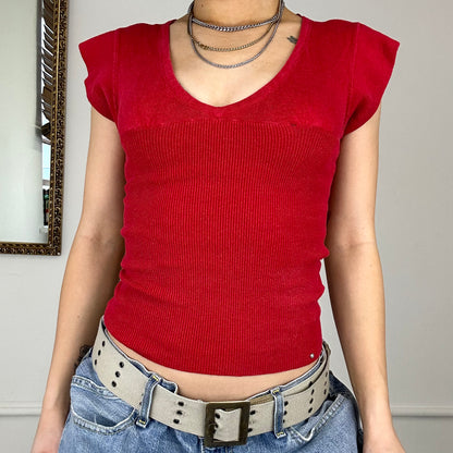 2000's red knitted top