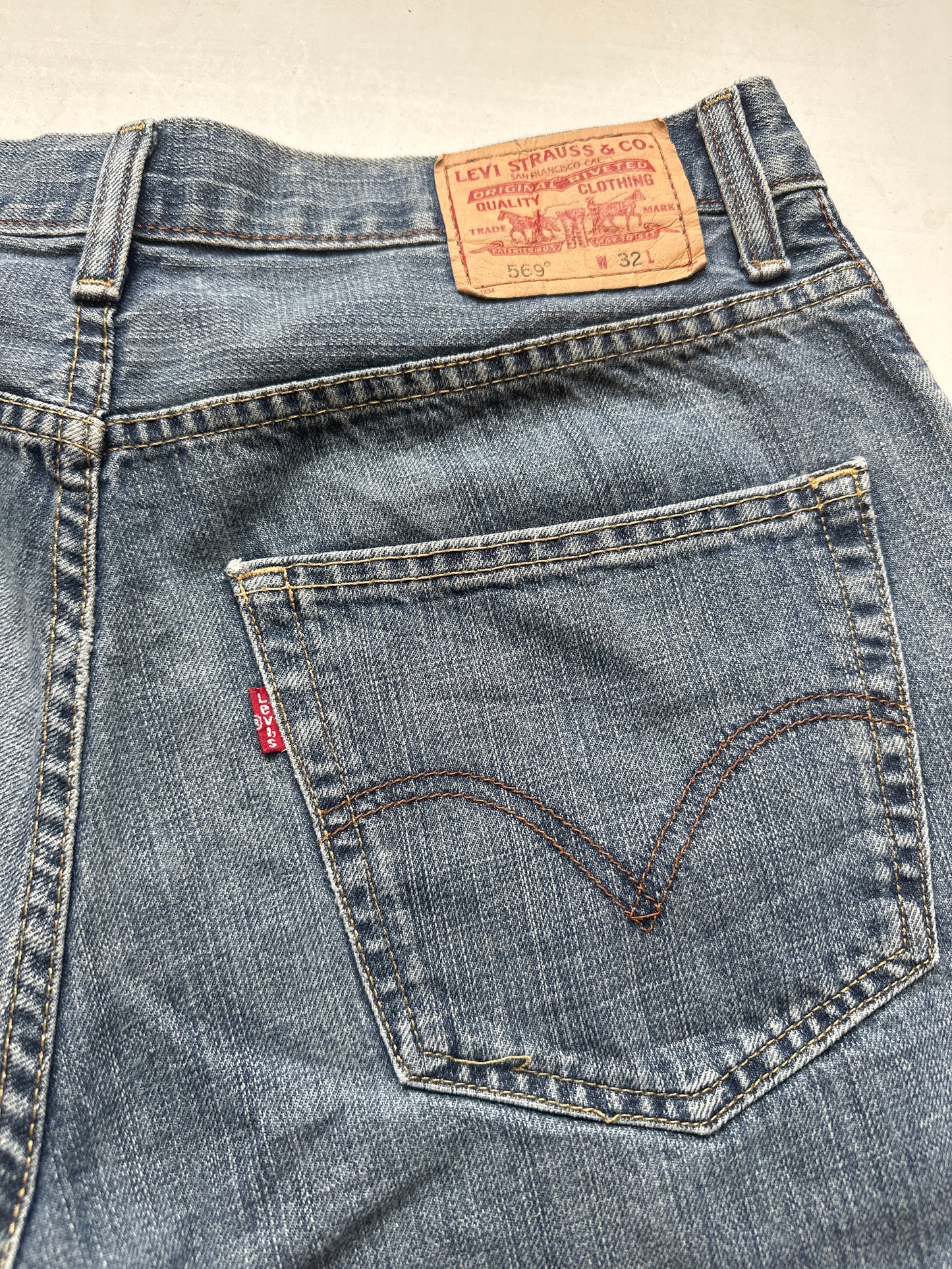 levi’s denim baggy jorts