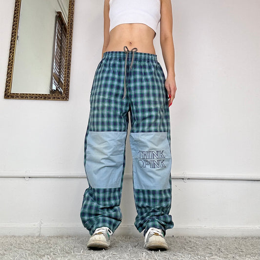 2000’s baggy checkered cargo trousers