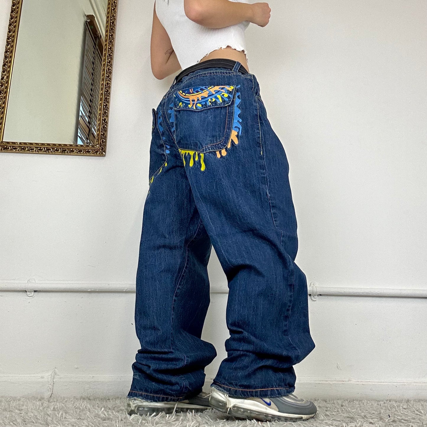 2000's baggy embroidered jeans