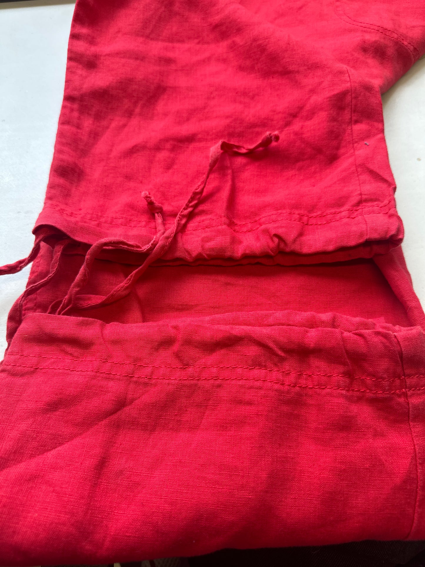 red linen capri trousers