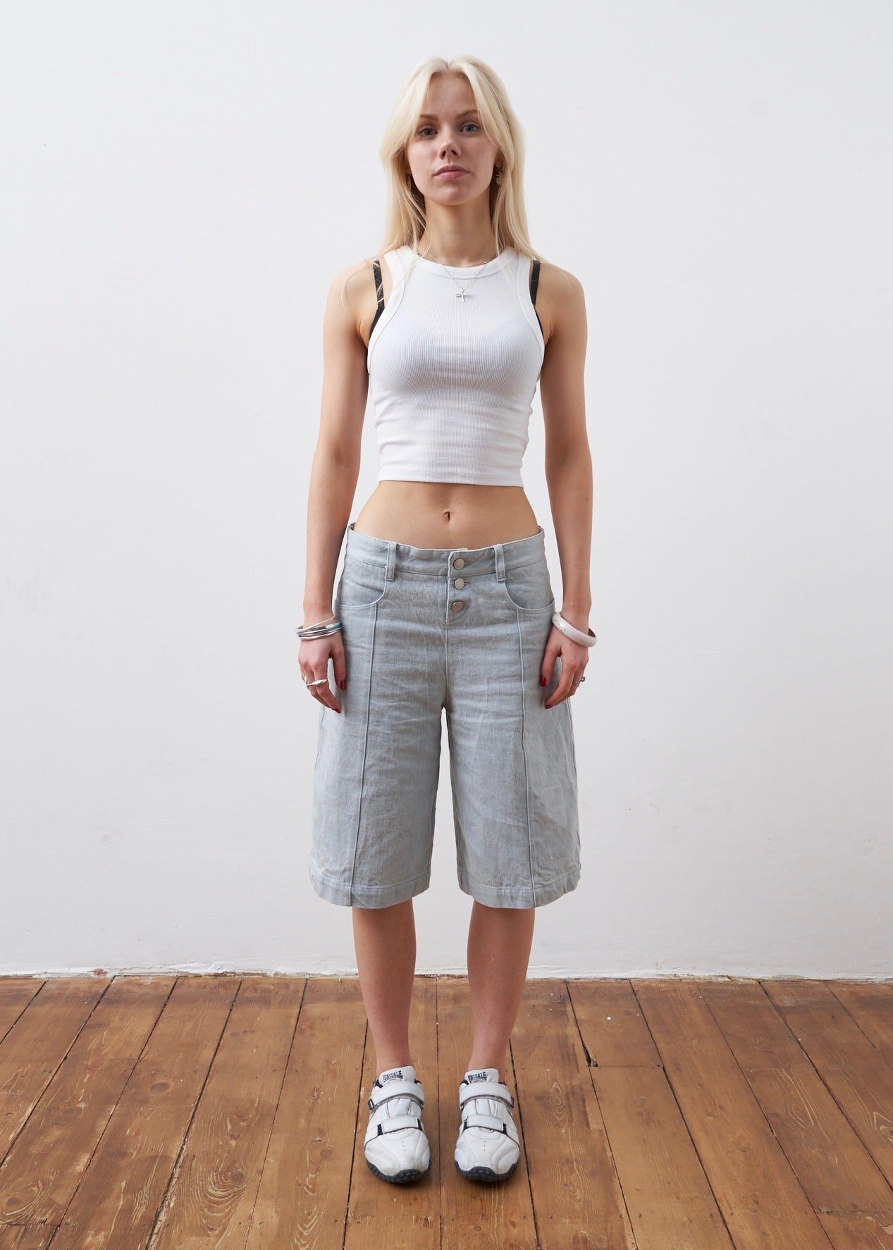 the skater short in light wash denim