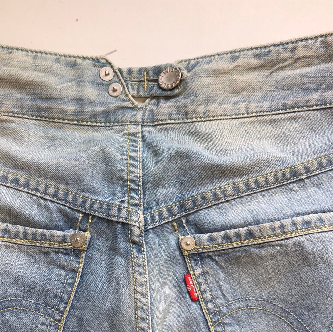 straight leg light wash levis