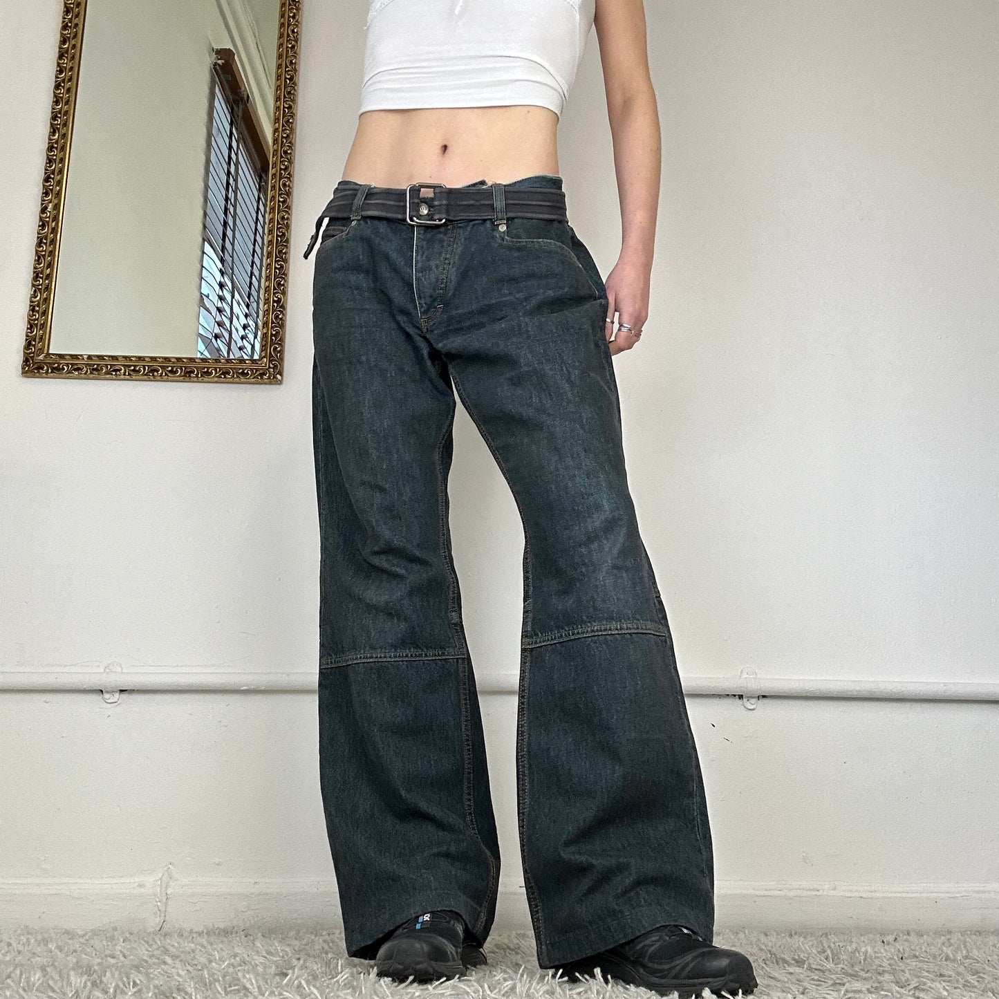 00s low waisted baggy jeans