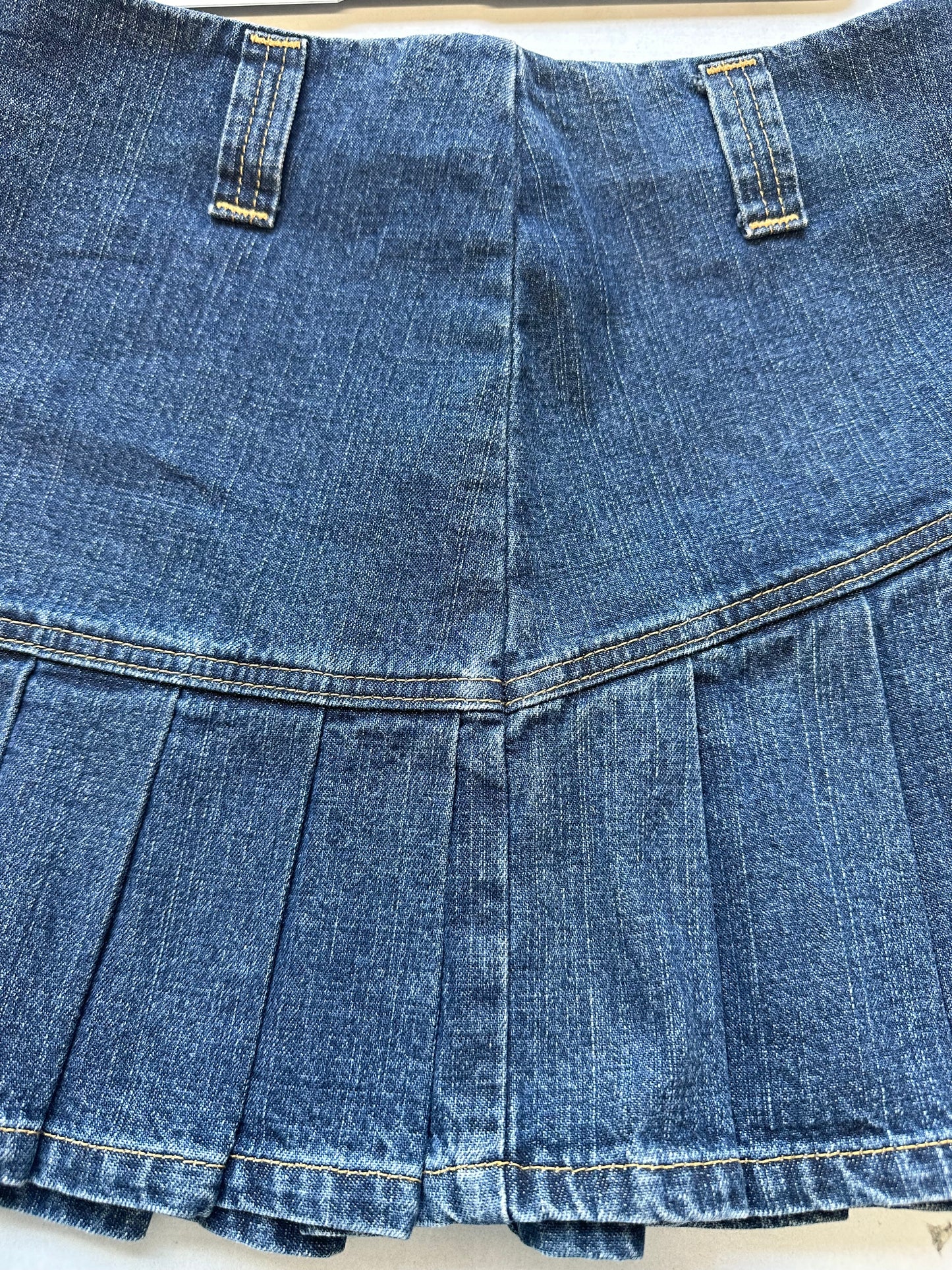 00's mini pleated denim skirt