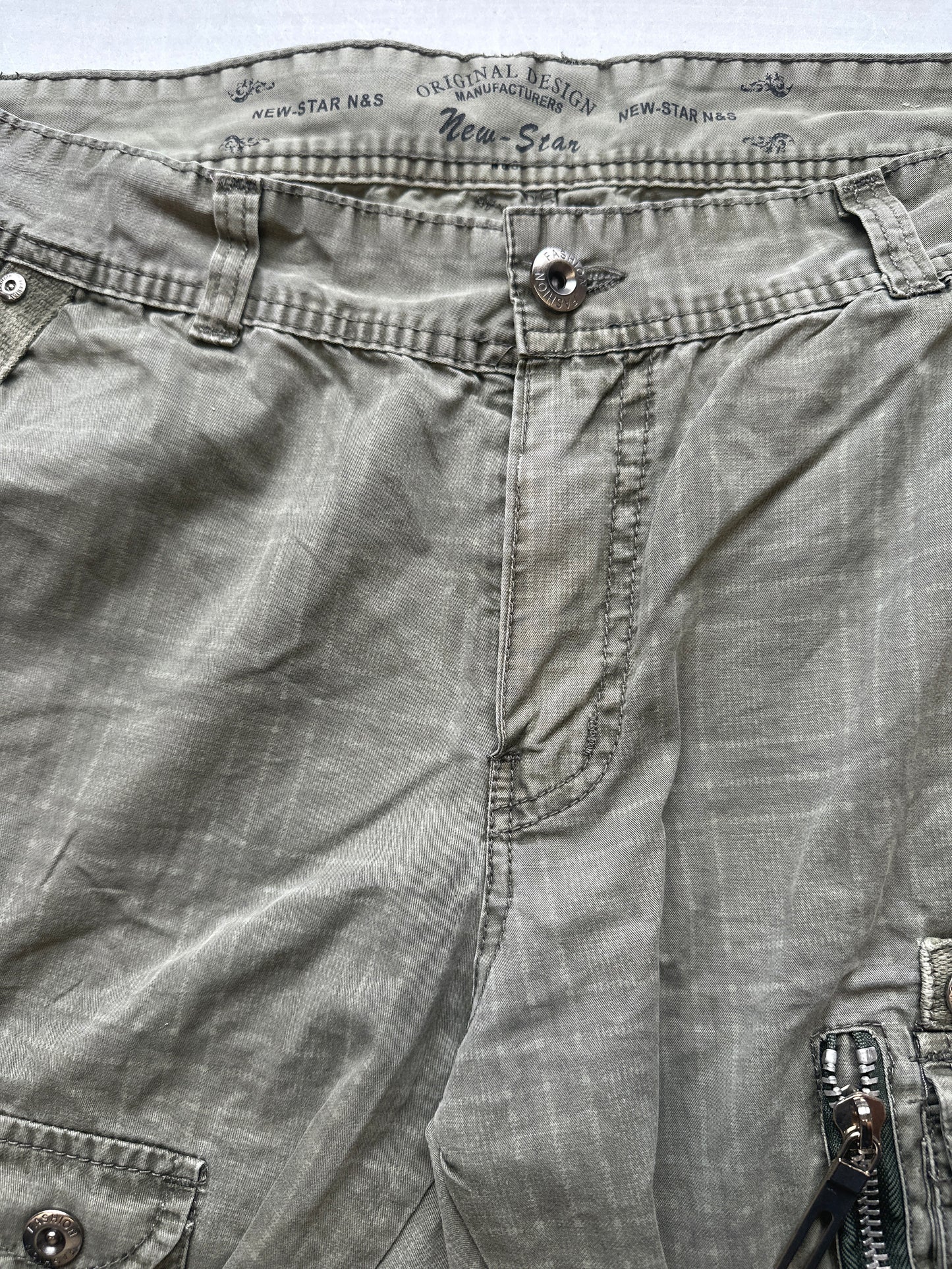 baggy khaki cargo shorts