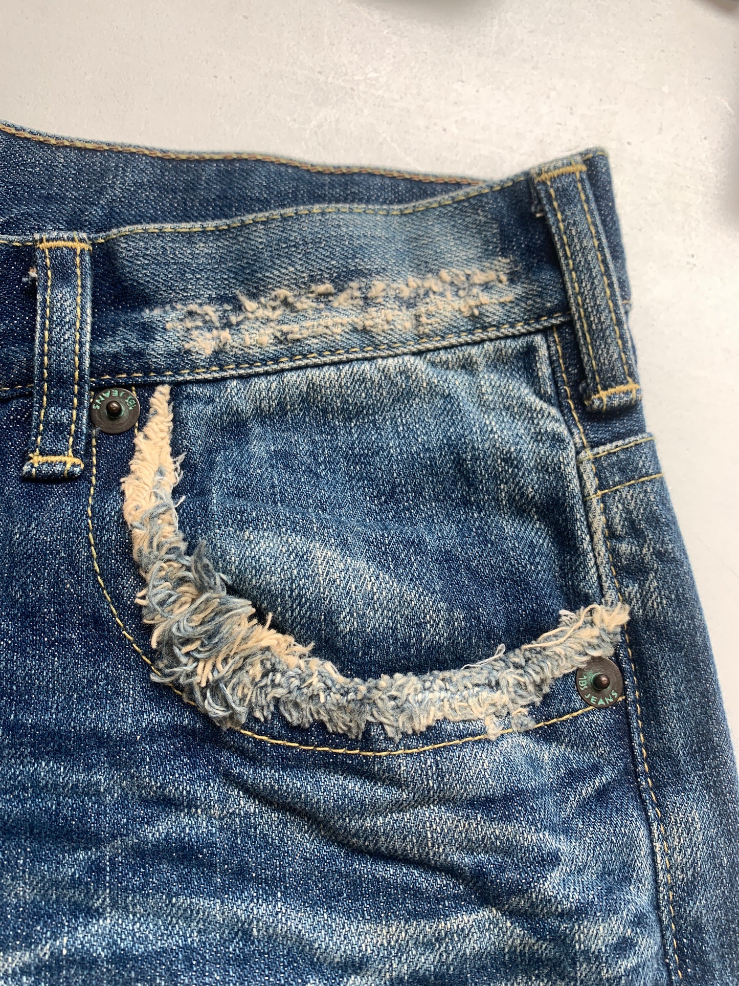 2000's distressed jeans