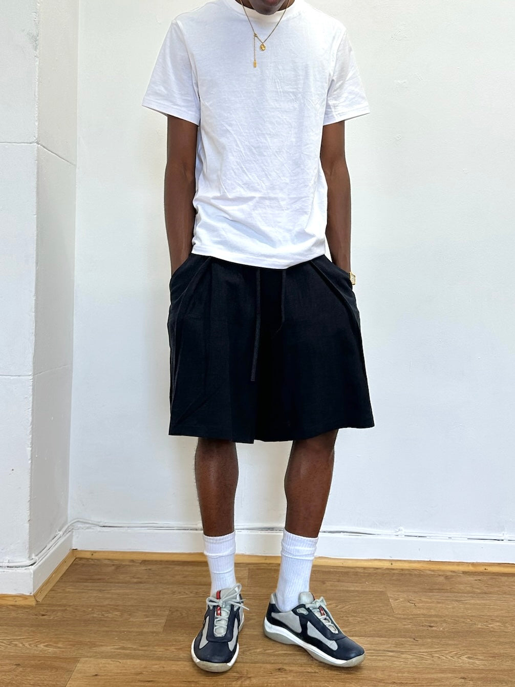 lake short - black linen