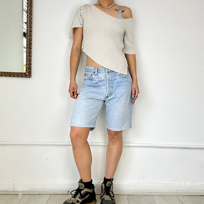 light wash vintage levi’s denim shorts