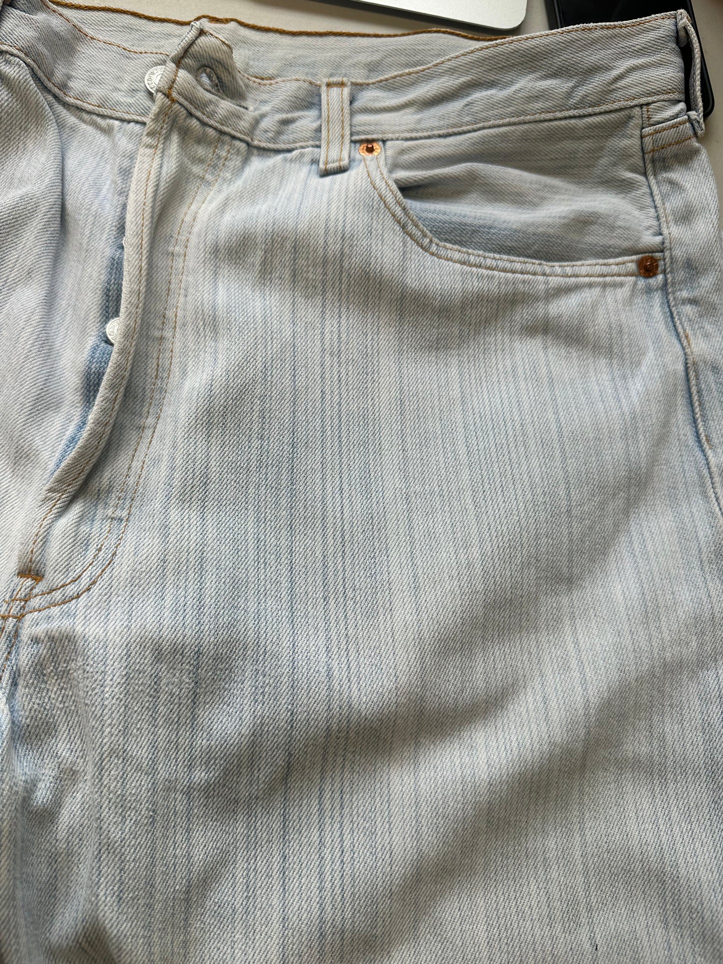 light wash baggy levi's 501 jeans