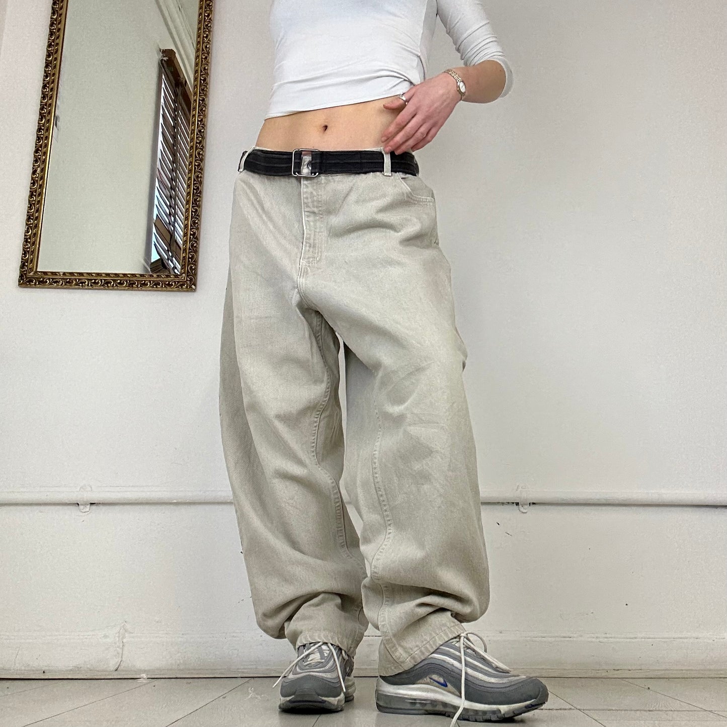 90’s baggy off-white jeans