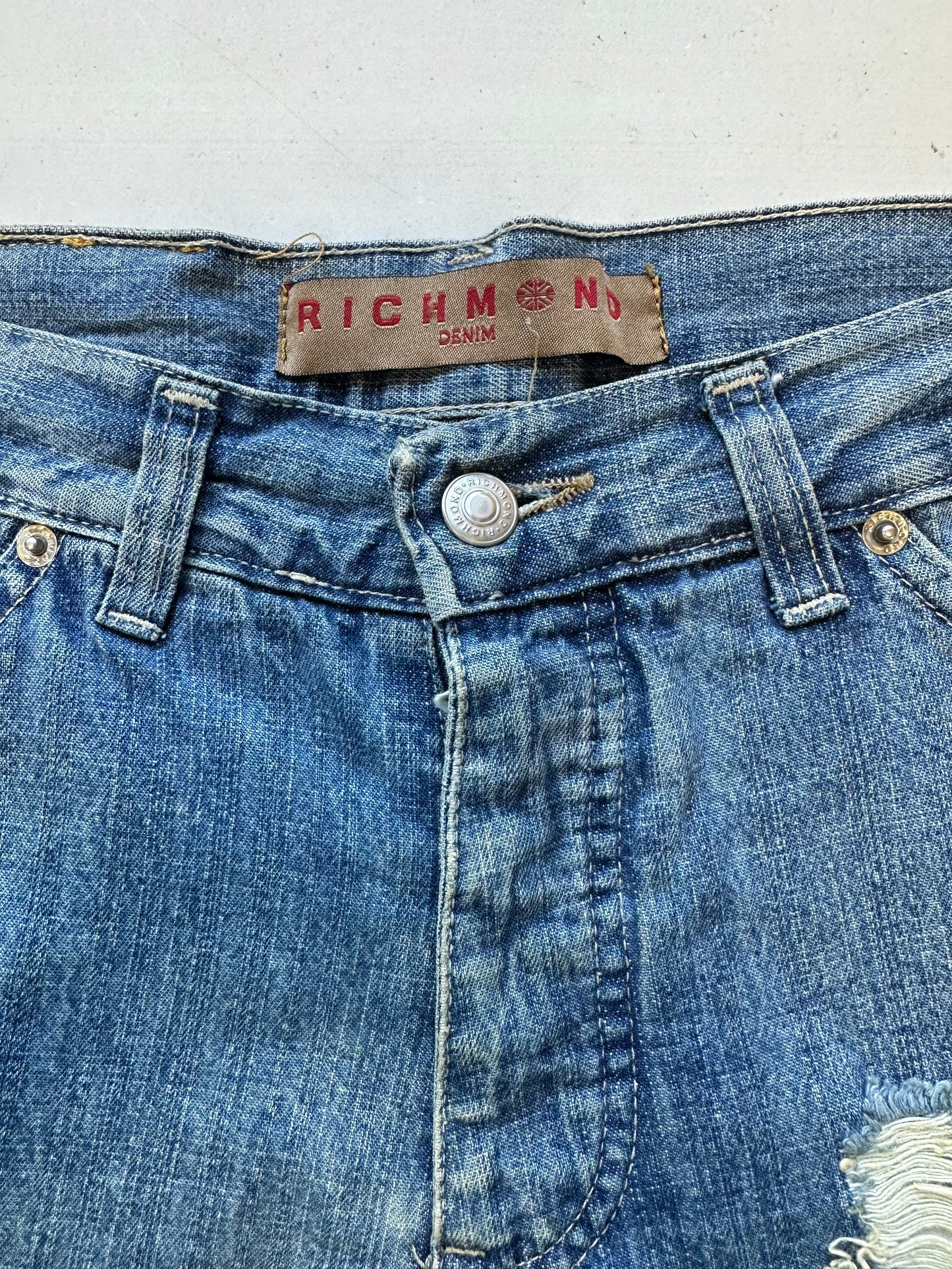 2000's RICH distressed denim jorts