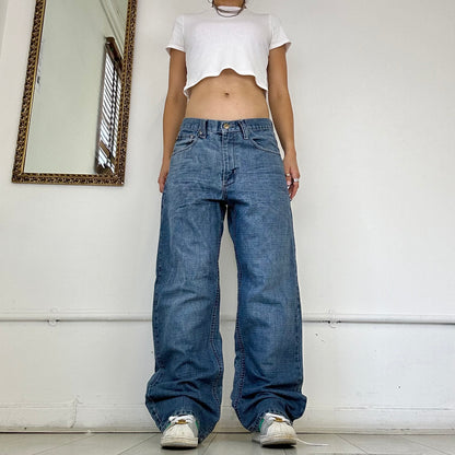 2000's baggy mid wash jeans