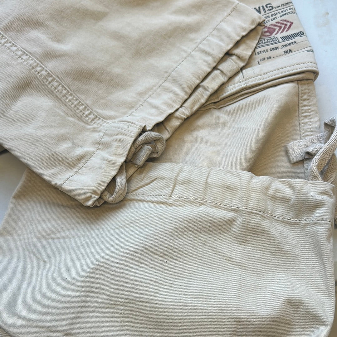 cream levi’s cargo trousers