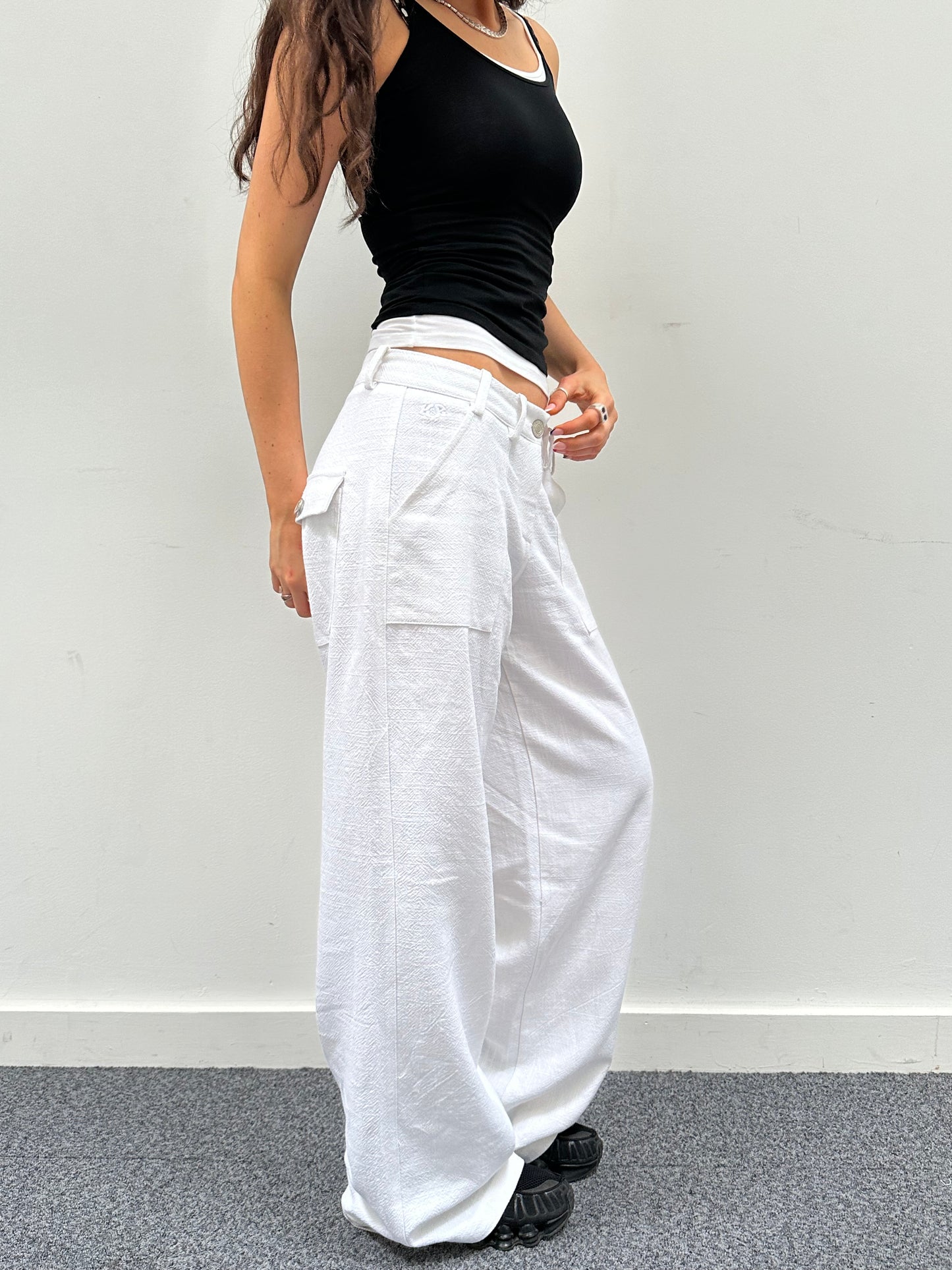 the slouch in white linen - size medium - sample