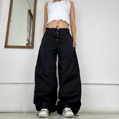 2000's black parachute trousers