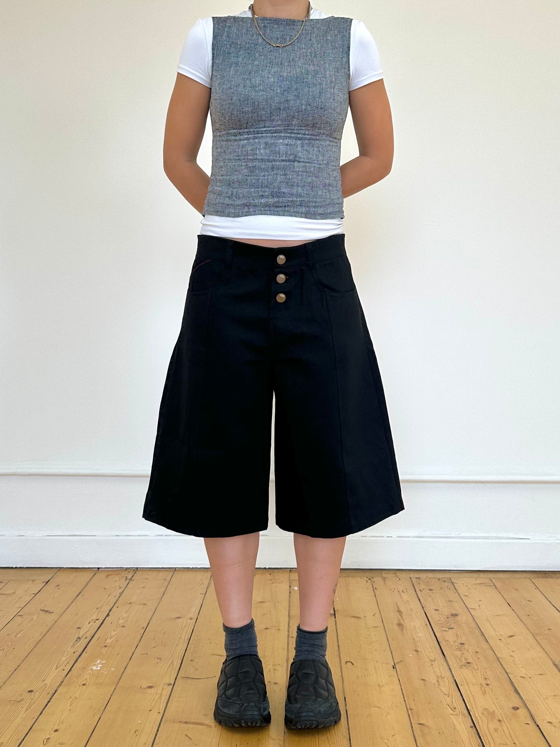 skater short - black denim