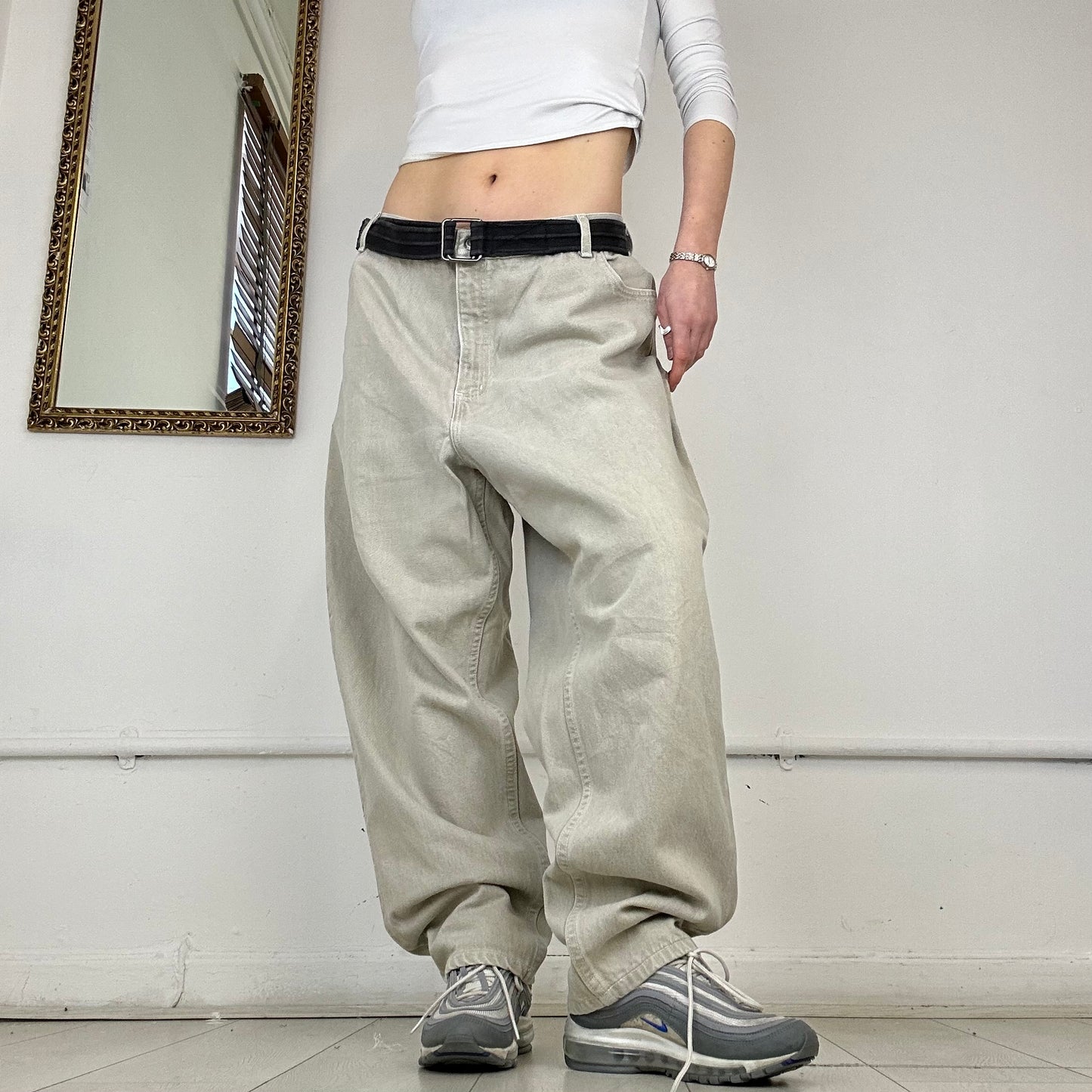 90’s baggy off-white jeans