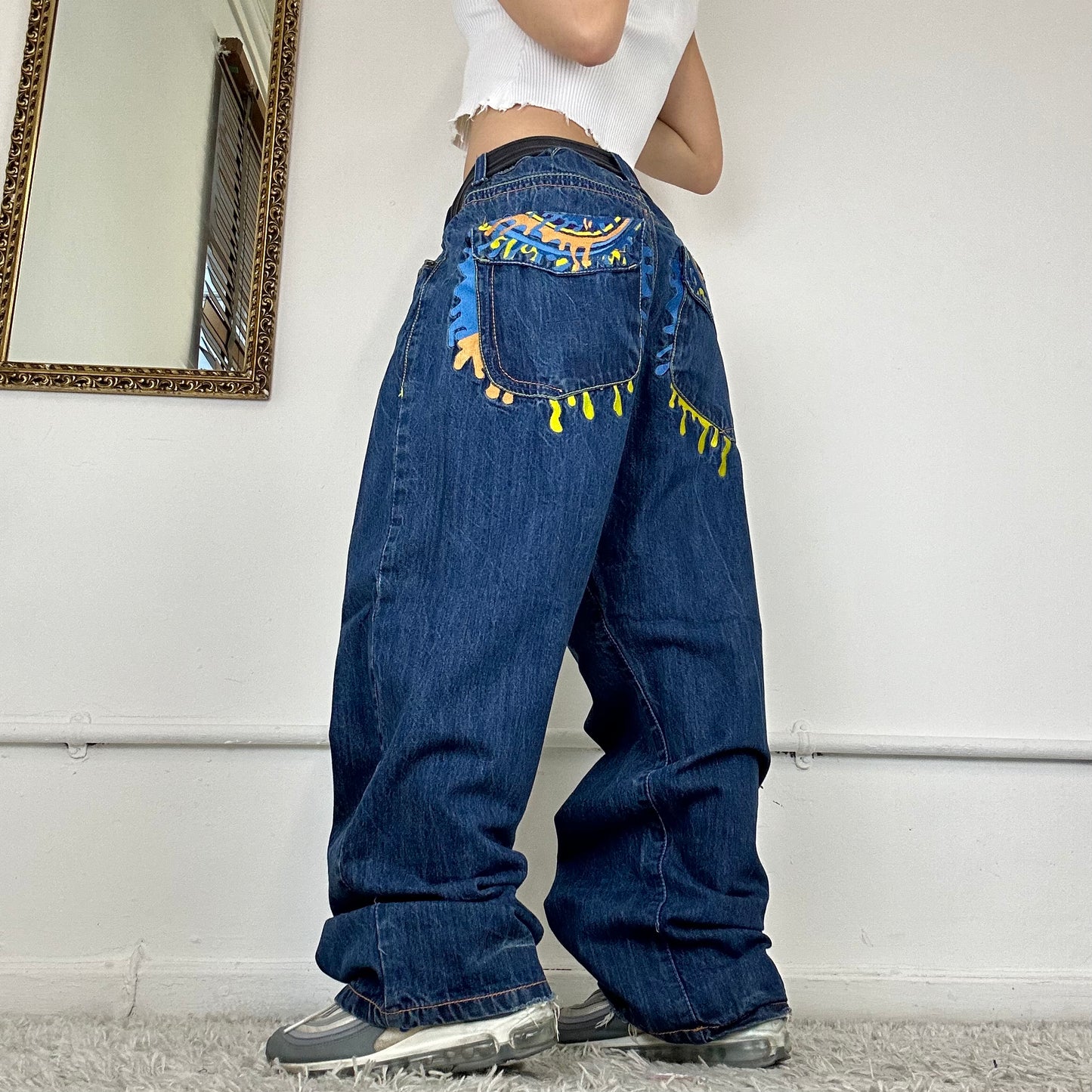 2000's baggy embroidered jeans